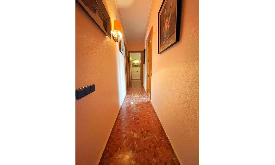 Segunda mano - Apartamento -
Torrevieja - Estacion De Autobuses