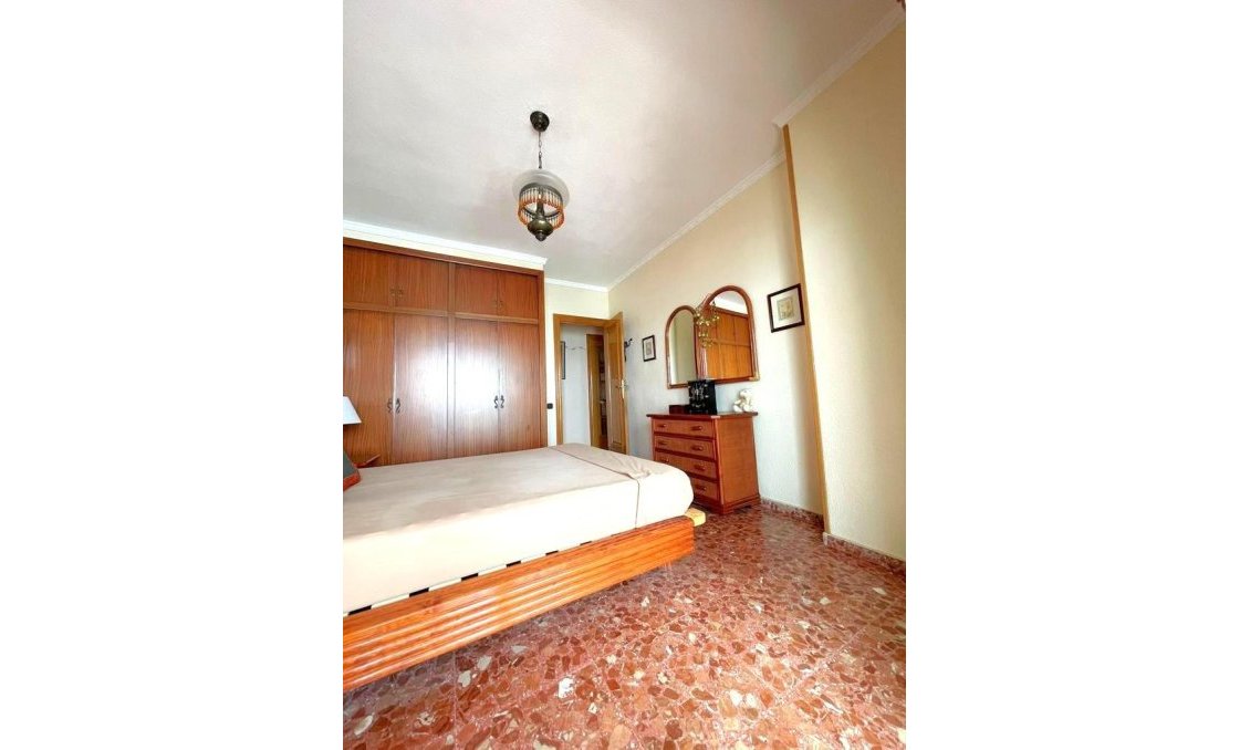 Segunda mano - Apartamento -
Torrevieja - Estacion De Autobuses