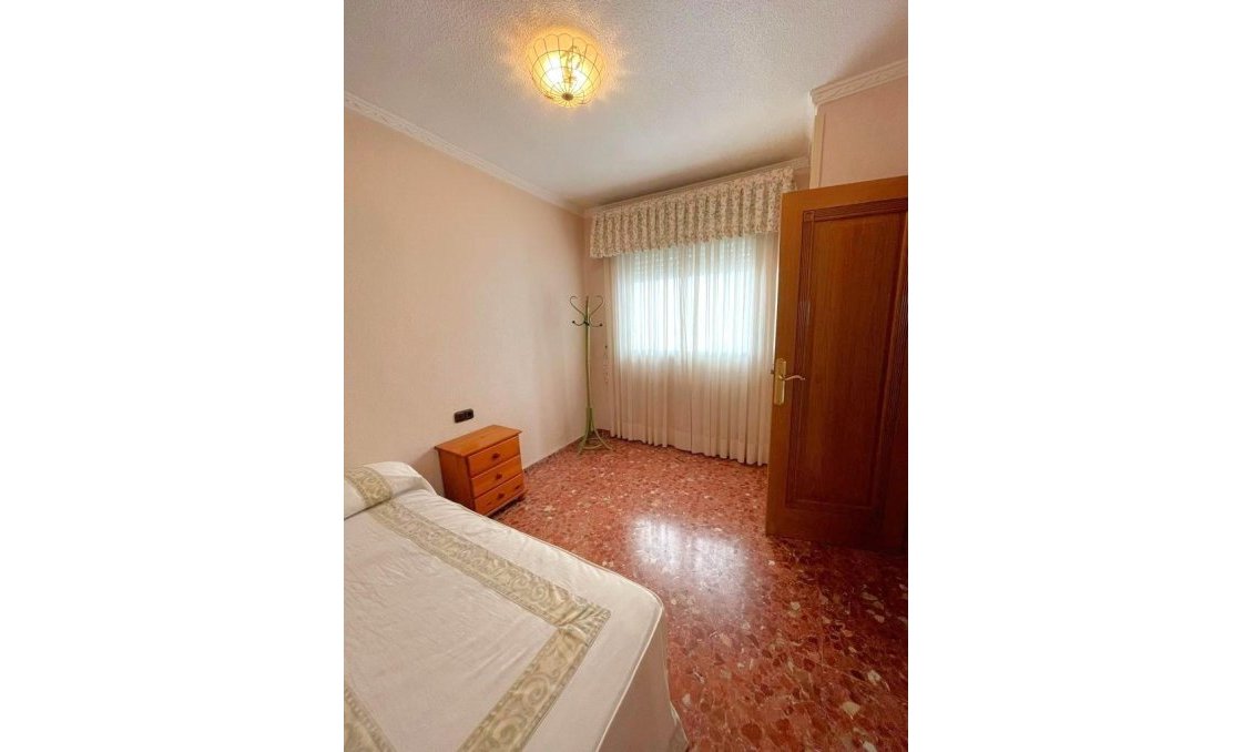 Segunda mano - Apartamento -
Torrevieja - Estacion De Autobuses