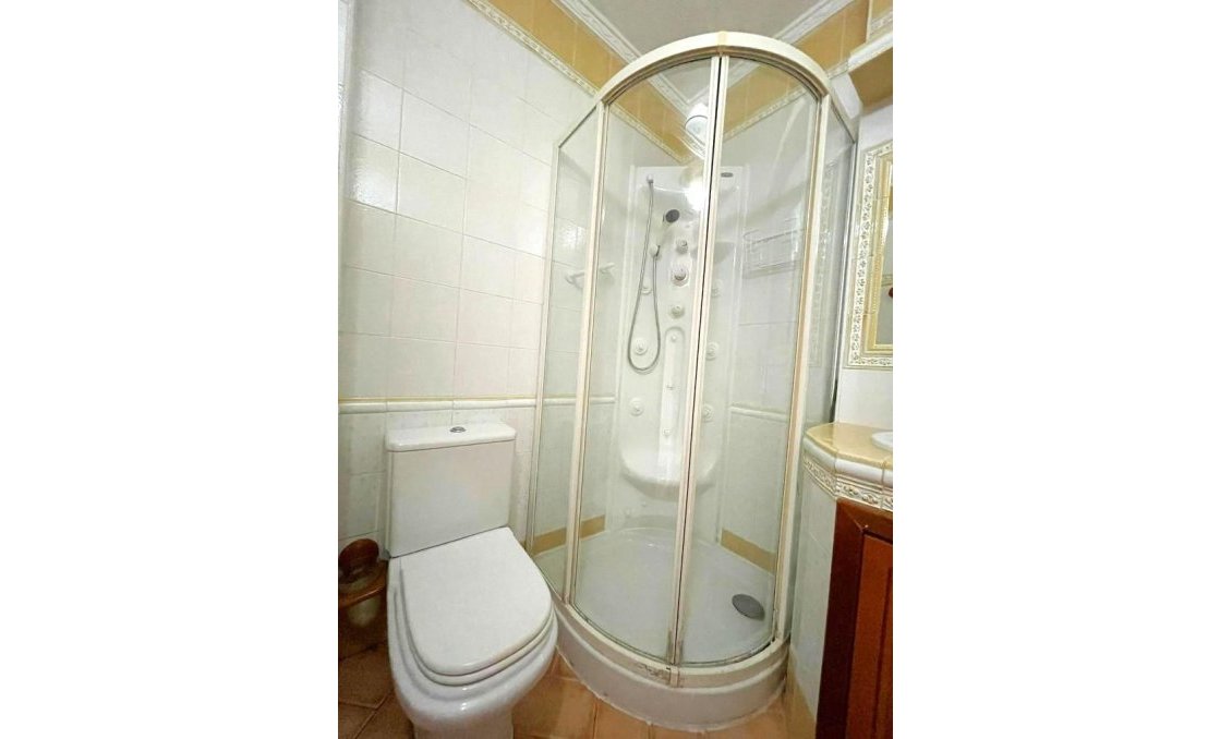 Segunda mano - Apartamento -
Torrevieja - Estacion De Autobuses