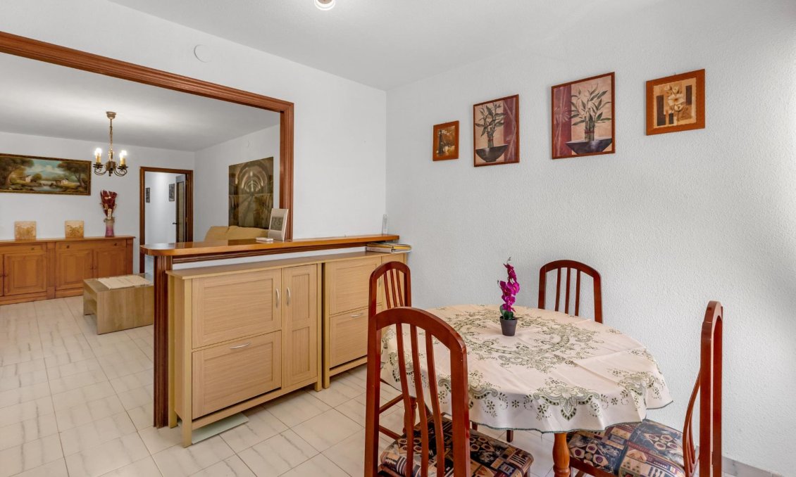 Segunda mano - Bungalow -
Torrevieja - Centro