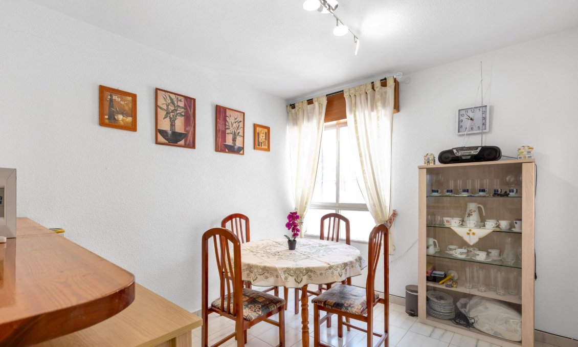 Segunda mano - Bungalow -
Torrevieja - Centro