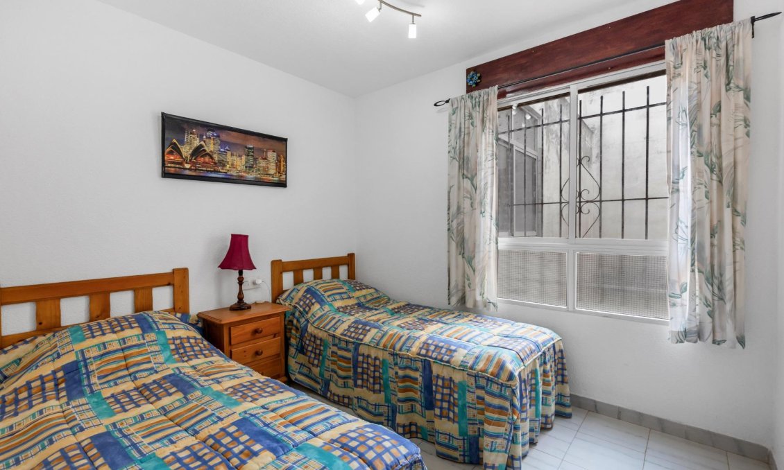 Segunda mano - Bungalow -
Torrevieja - Centro