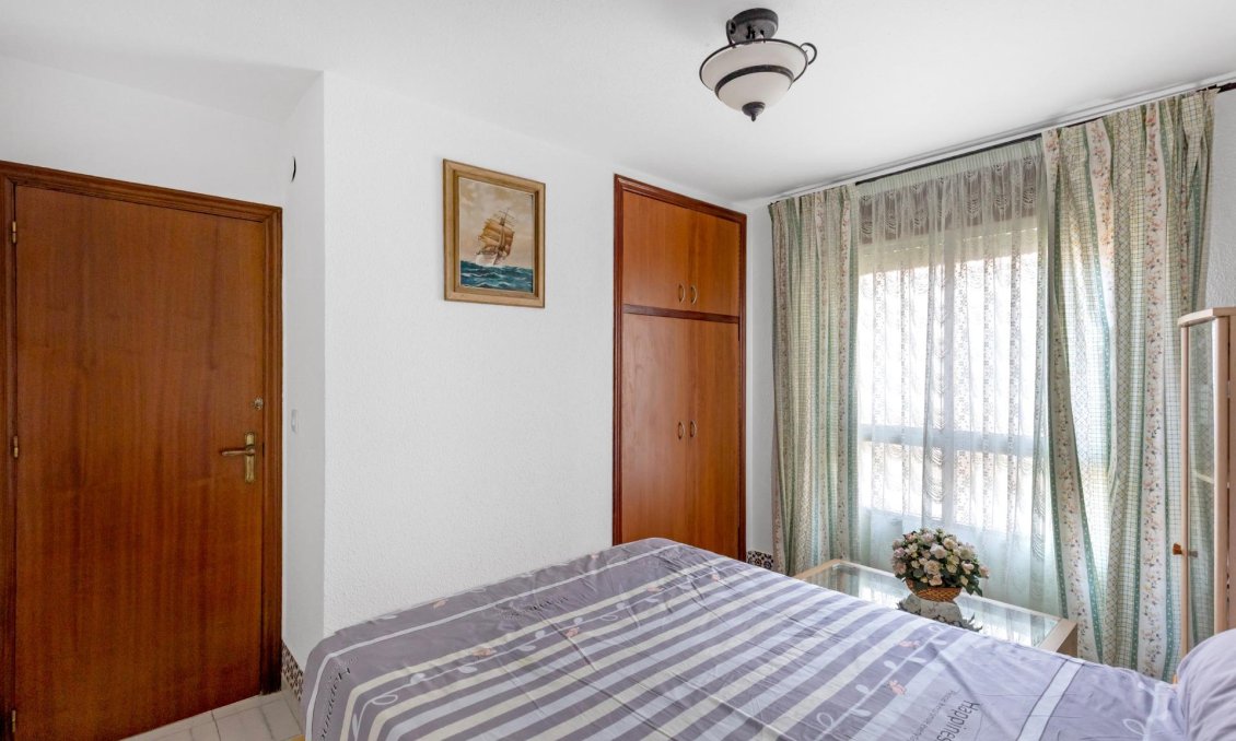 Segunda mano - Bungalow -
Torrevieja - Centro
