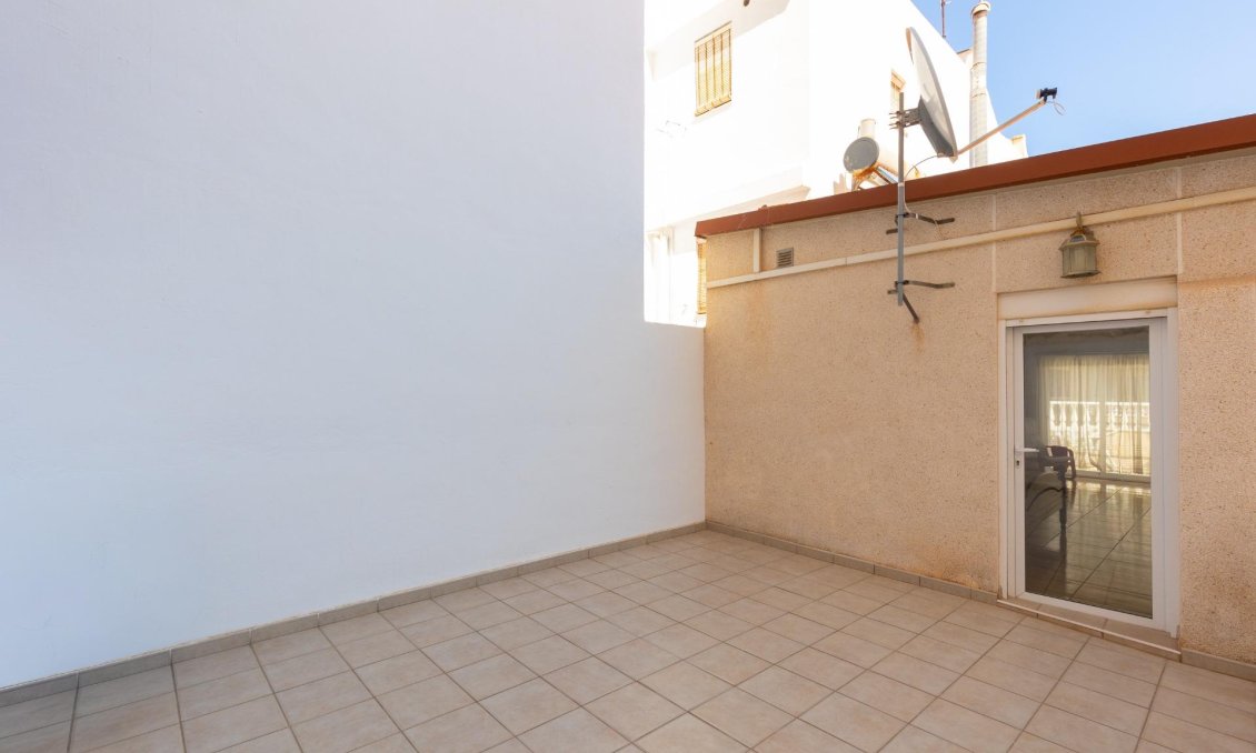Segunda mano - Bungalow -
Torrevieja - Centro