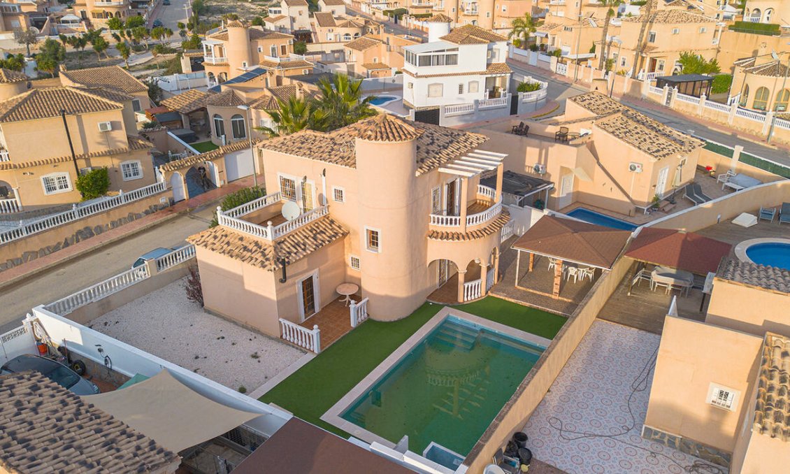 Segunda mano - Villa -
Ciudad Quesada