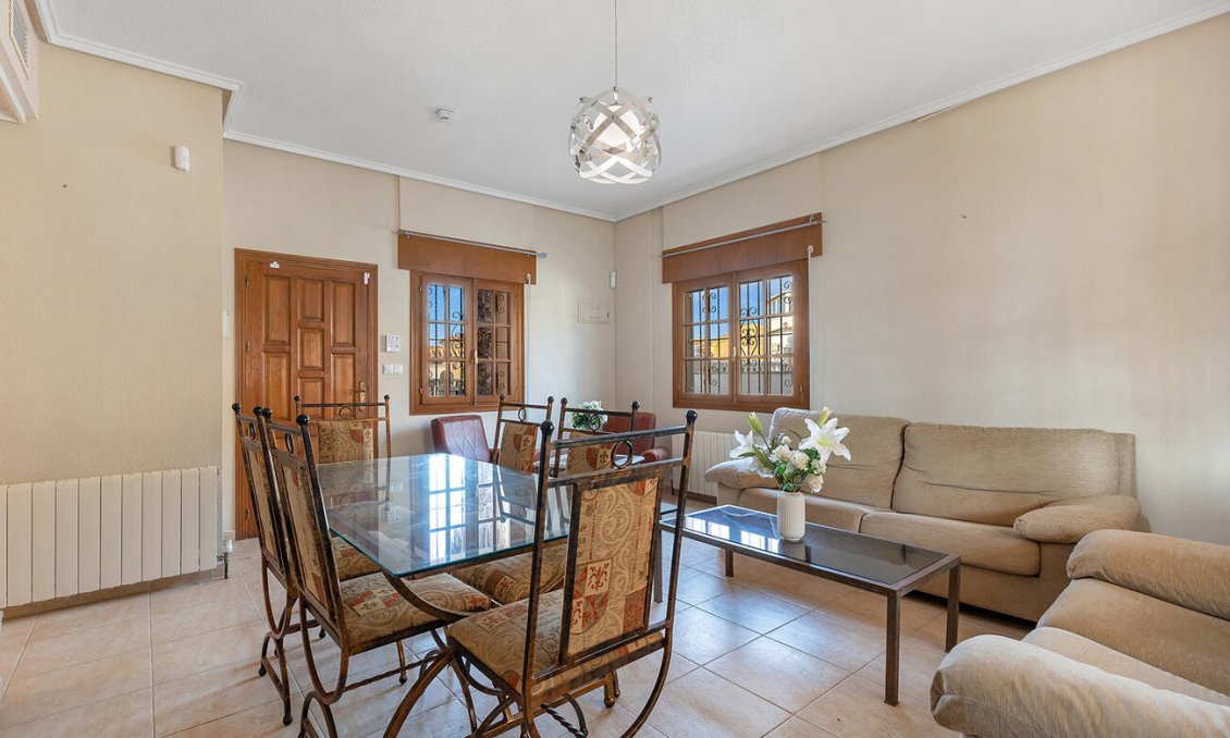 Segunda mano - Villa -
Ciudad Quesada