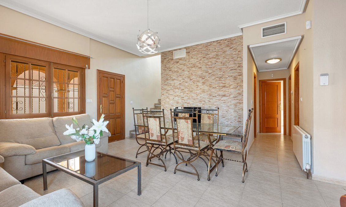 Segunda mano - Villa -
Ciudad Quesada