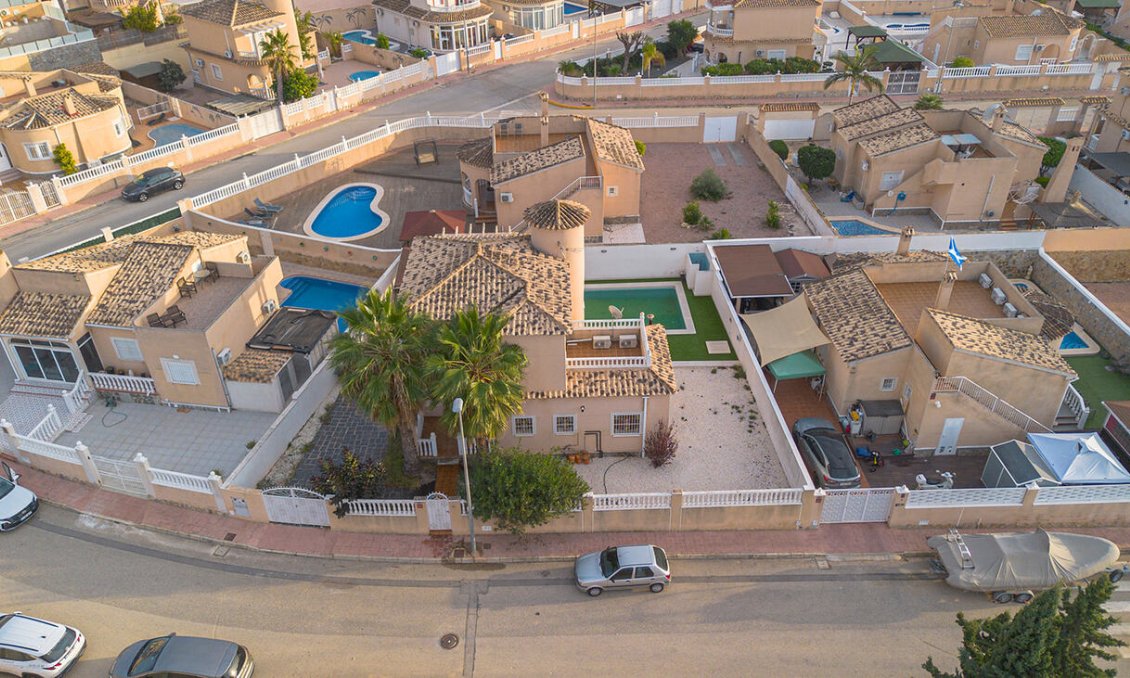 Segunda mano - Villa -
Ciudad Quesada