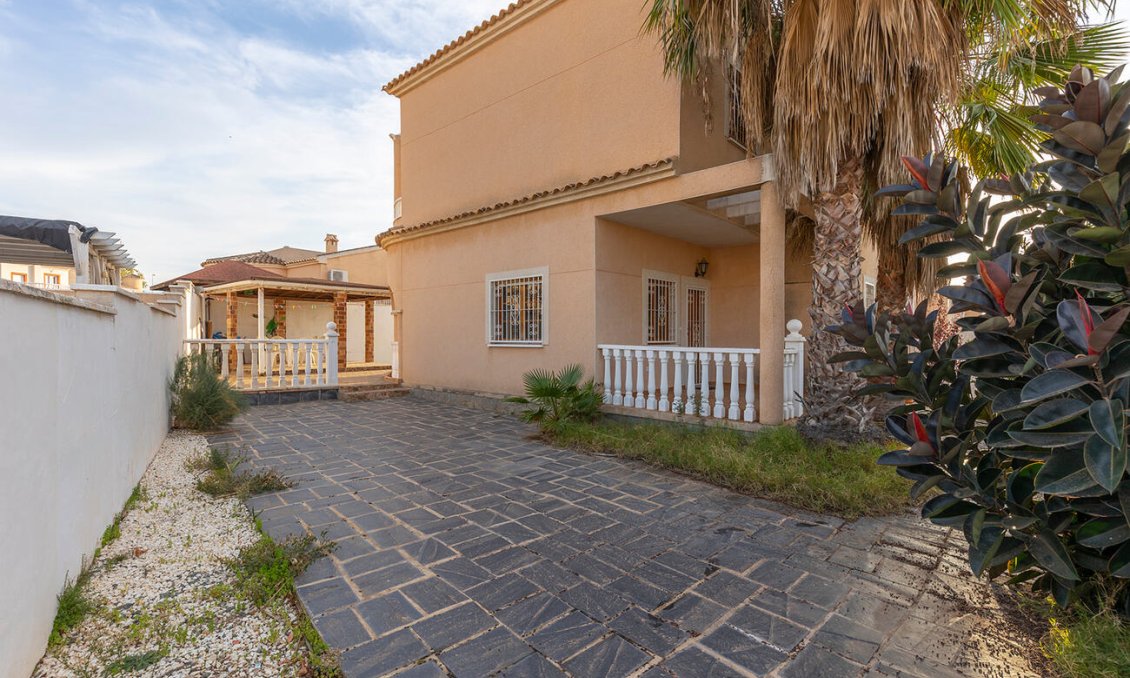 Segunda mano - Villa -
Ciudad Quesada