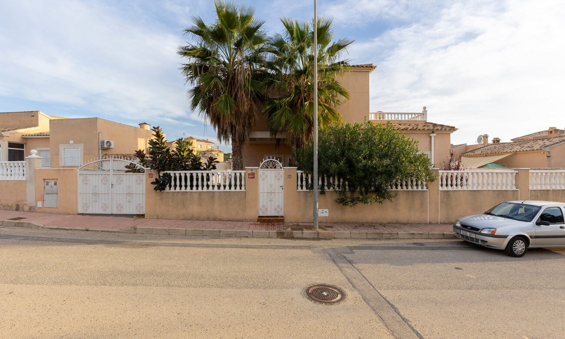 Segunda mano - Villa -
Ciudad Quesada