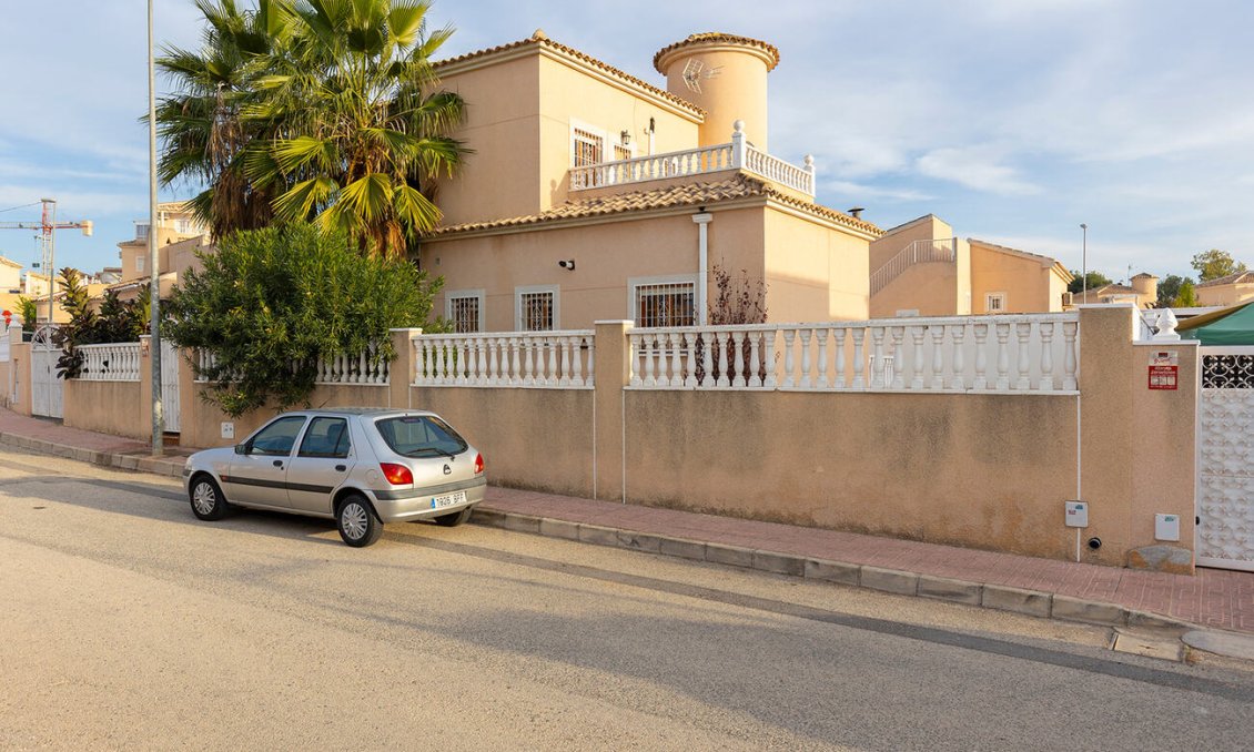 Segunda mano - Villa -
Ciudad Quesada