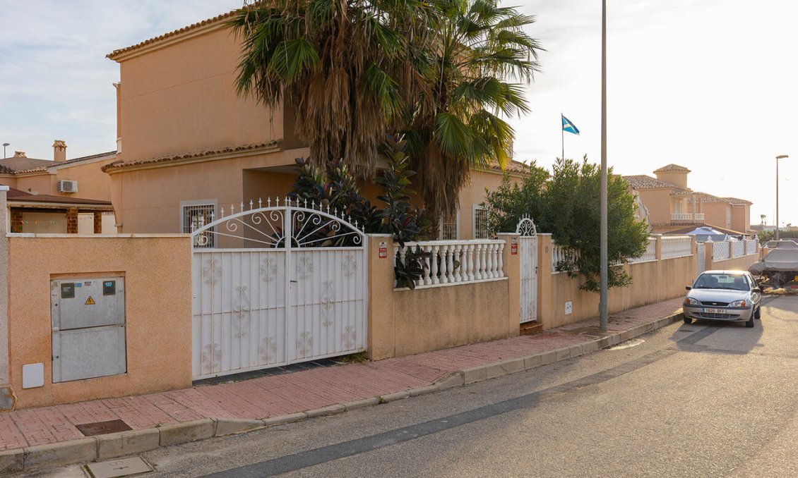 Segunda mano - Villa -
Ciudad Quesada