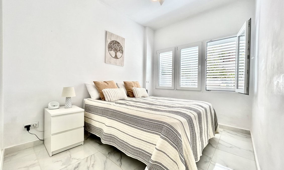 Használt Ingatlanok - Apartman -
La Zenia - Costa Blanca