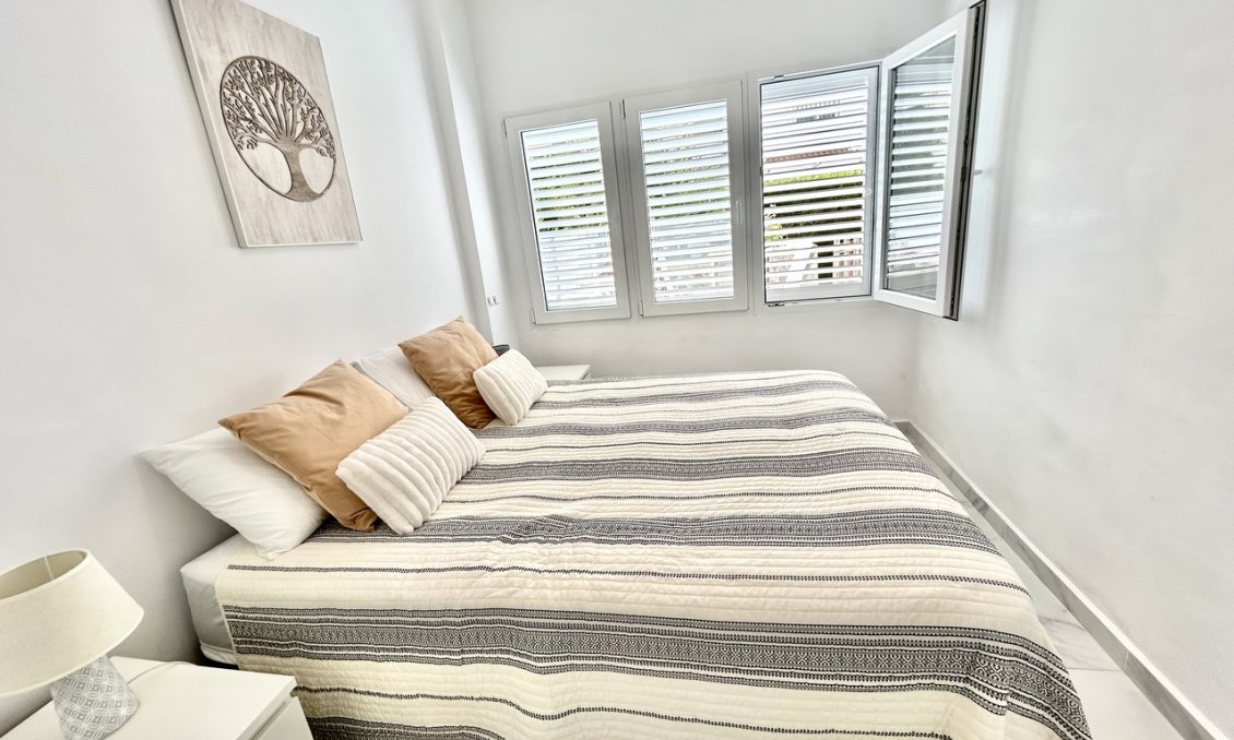 Használt Ingatlanok - Apartman -
La Zenia - Costa Blanca