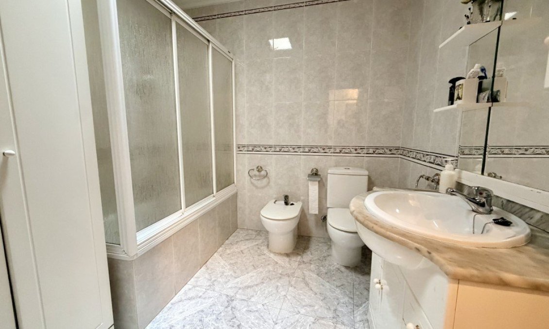 Revânzare - Apartament -
Torrevieja - Costa Blanca