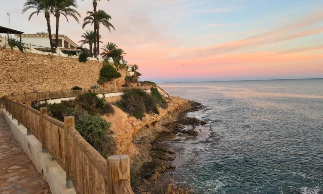 Revente - Villa -
Orihuela Costa - Costa Blanca