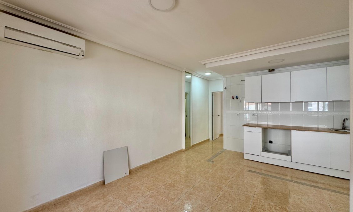 Segunda mano - Apartamento -
Torrevieja - Centro