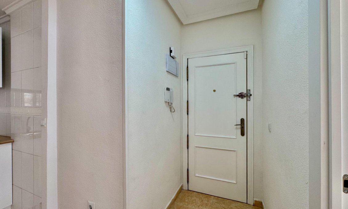 Segunda mano - Apartamento -
Torrevieja - Centro