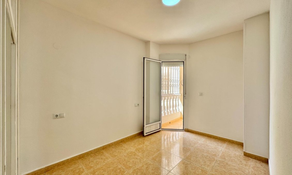 Segunda mano - Apartamento -
Torrevieja - Centro