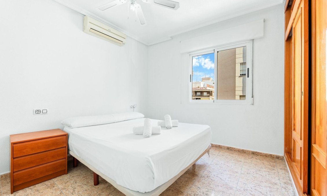 Segunda mano - Apartamento -
Torrevieja - Centro