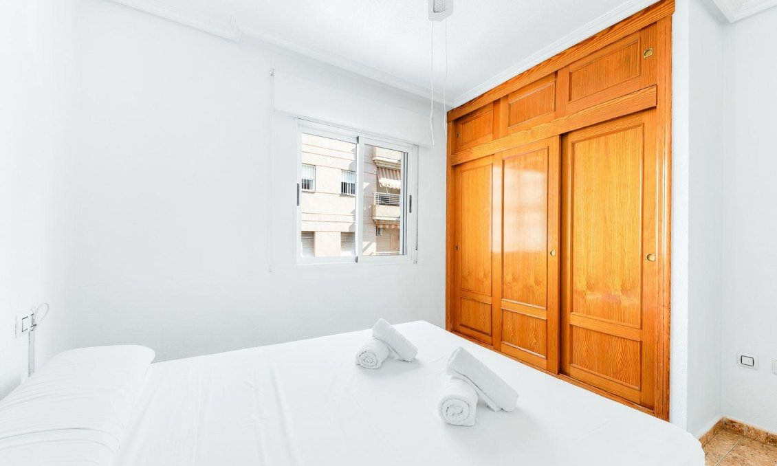 Segunda mano - Apartamento -
Torrevieja - Centro