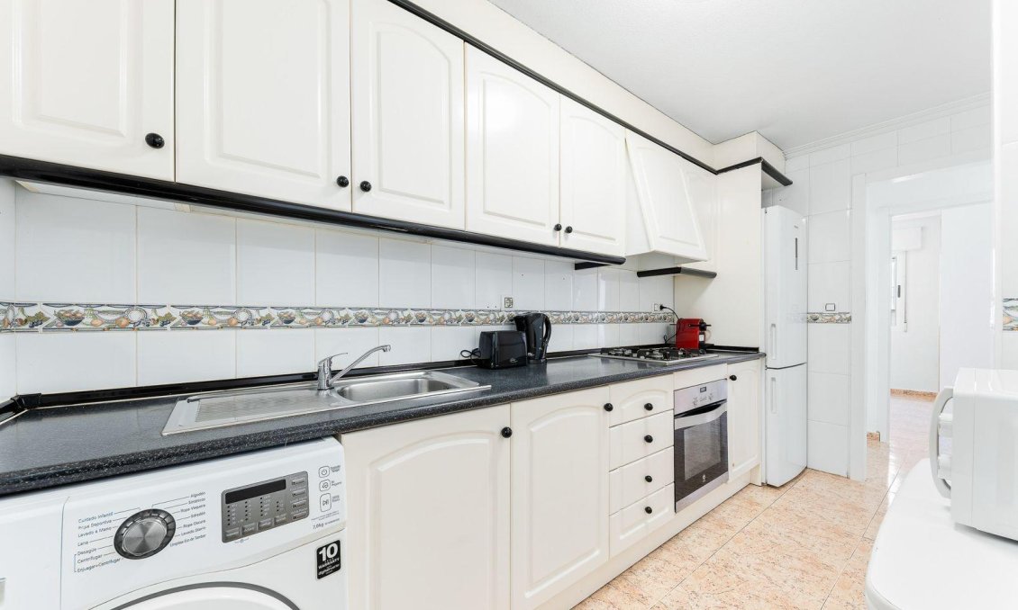 Segunda mano - Apartamento -
Torrevieja - Centro