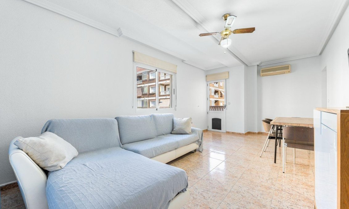 Segunda mano - Apartamento -
Torrevieja - Centro