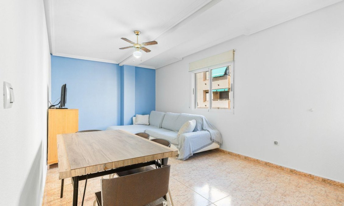 Segunda mano - Apartamento -
Torrevieja - Centro