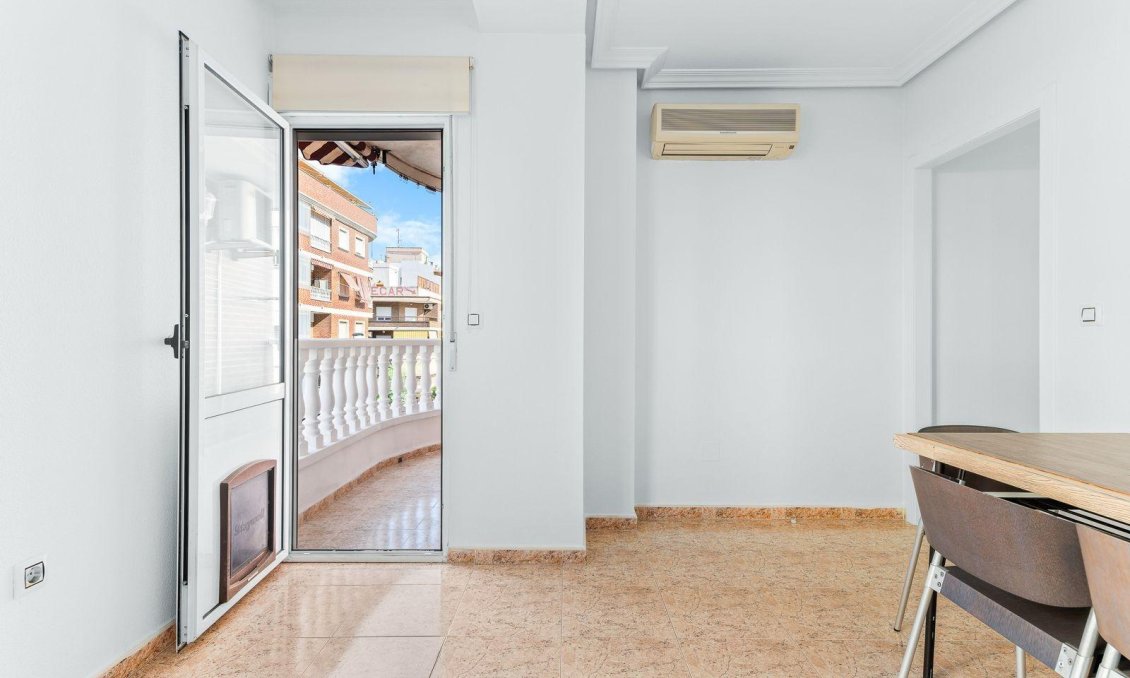 Segunda mano - Apartamento -
Torrevieja - Centro