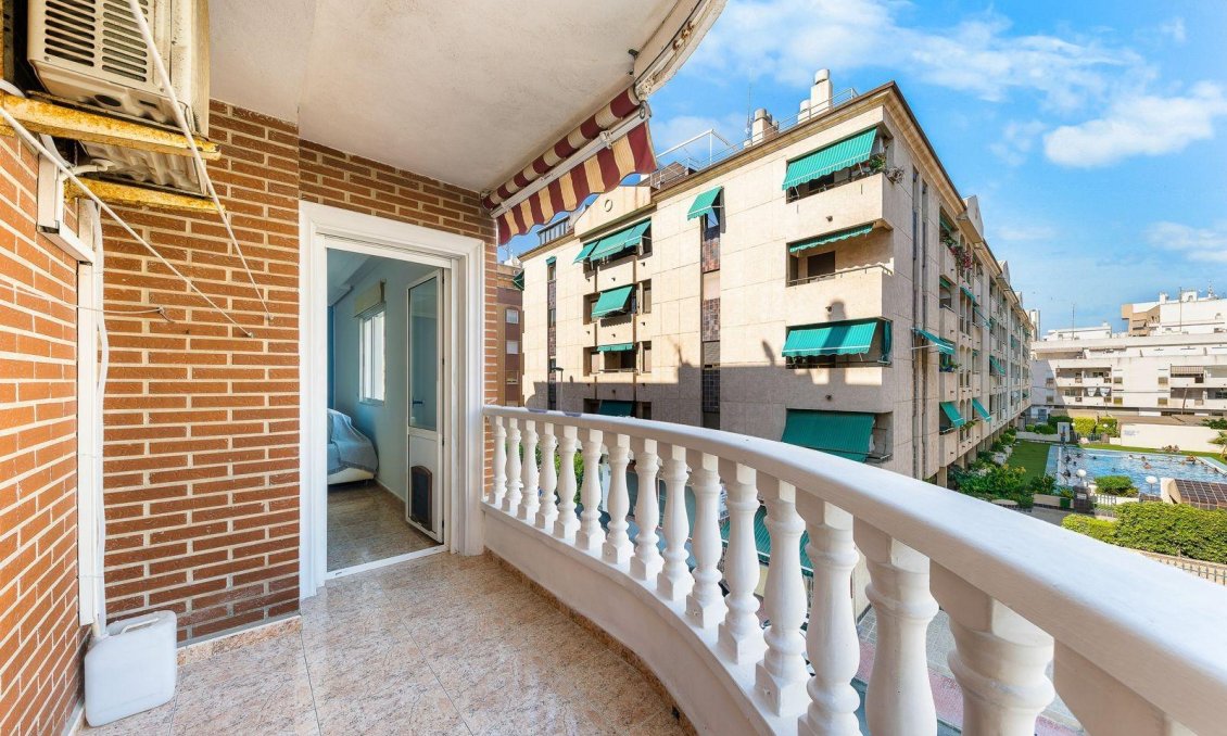 Segunda mano - Apartamento -
Torrevieja - Centro