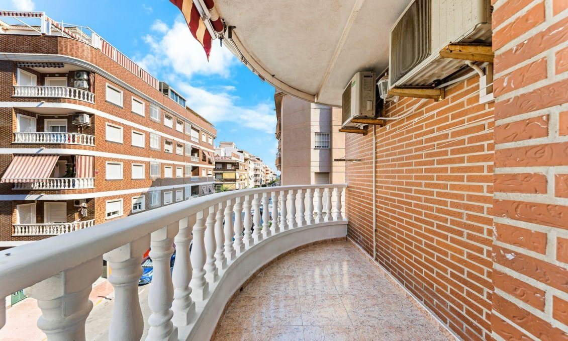 Segunda mano - Apartamento -
Torrevieja - Centro