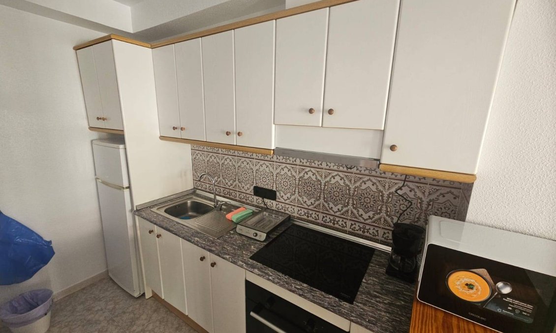 Segunda mano - Bungalow -
Orihuela Costa - La Zenia