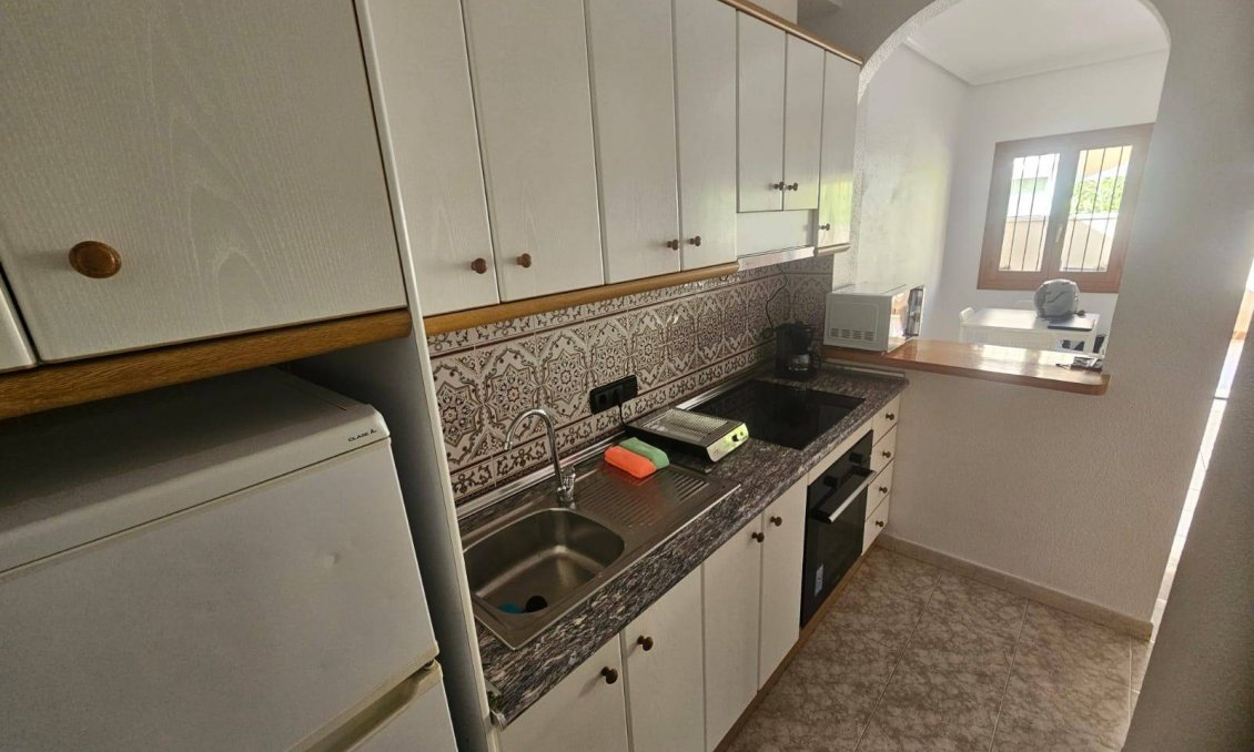 Segunda mano - Bungalow -
Orihuela Costa - La Zenia