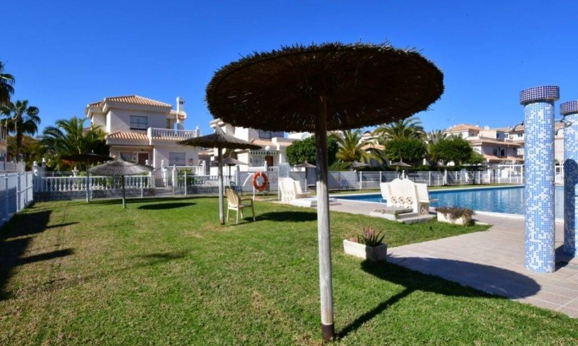 Segunda mano - Bungalow -
Orihuela Costa - La Zenia