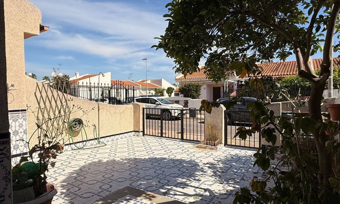 Wiederverkauf - Villa / Doppelhaushälfte -
Los Alcazares - Los Narejos-punta Calera