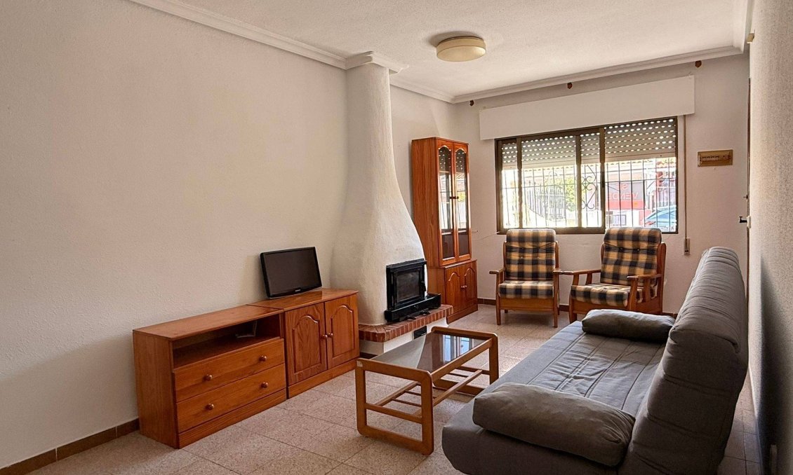 Wiederverkauf - Villa / Doppelhaushälfte -
Los Alcazares - Los Narejos-punta Calera