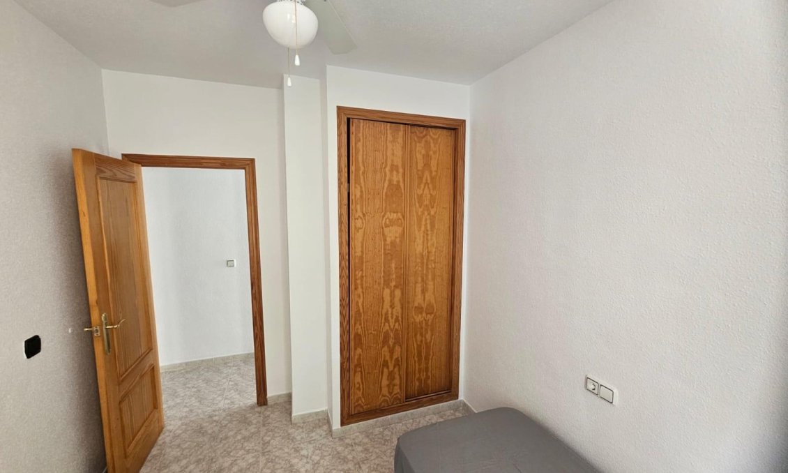 Wiederverkauf - Wohnung -
Orihuela Costa - La Zenia