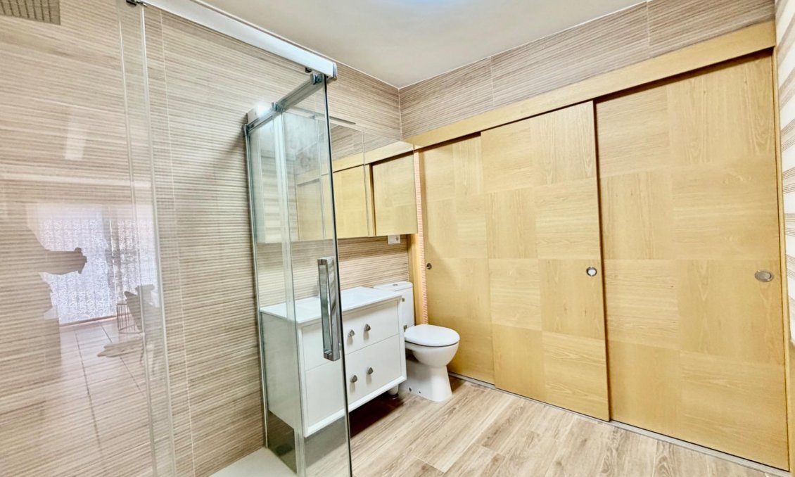 Wiederverkauf - Villa / Doppelhaushälfte -
Orihuela Costa - La Zenia