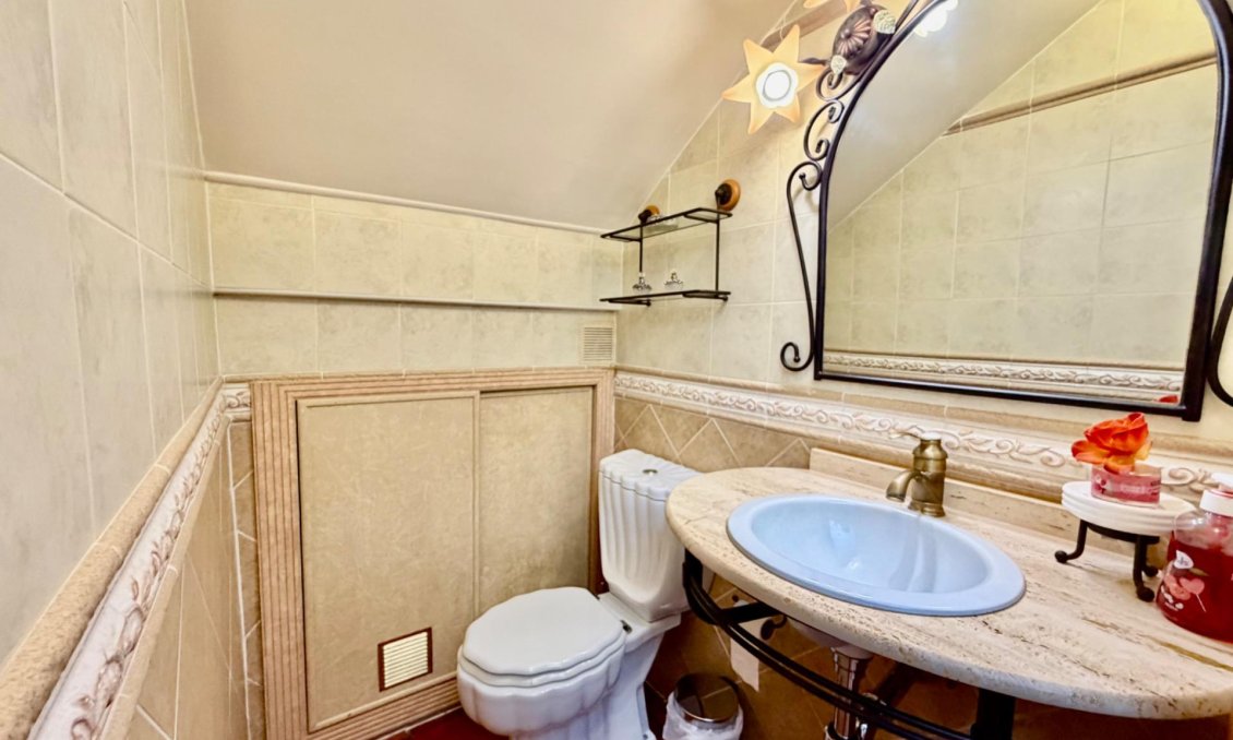 Wiederverkauf - Villa / Doppelhaushälfte -
Orihuela Costa - La Zenia