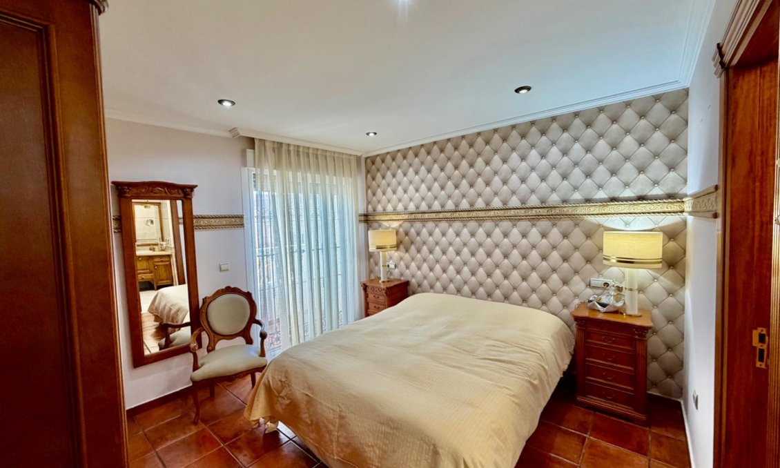 Wiederverkauf - Villa / Doppelhaushälfte -
Orihuela Costa - La Zenia