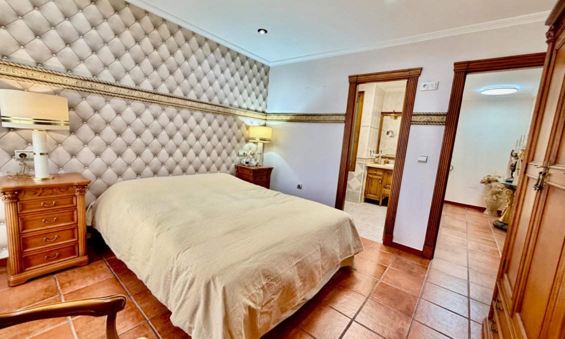 Wiederverkauf - Villa / Doppelhaushälfte -
Orihuela Costa - La Zenia