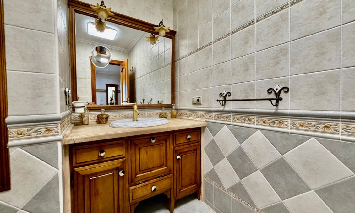 Wiederverkauf - Villa / Doppelhaushälfte -
Orihuela Costa - La Zenia