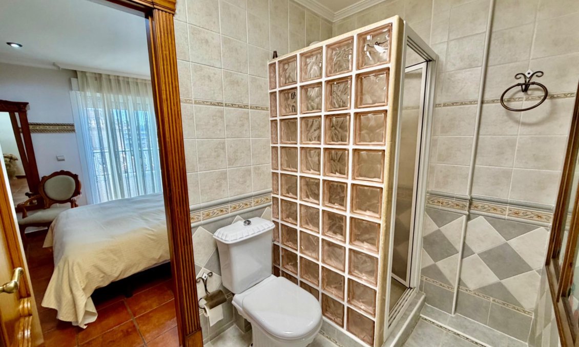 Wiederverkauf - Villa / Doppelhaushälfte -
Orihuela Costa - La Zenia