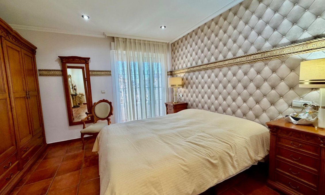 Wiederverkauf - Villa / Doppelhaushälfte -
Orihuela Costa - La Zenia