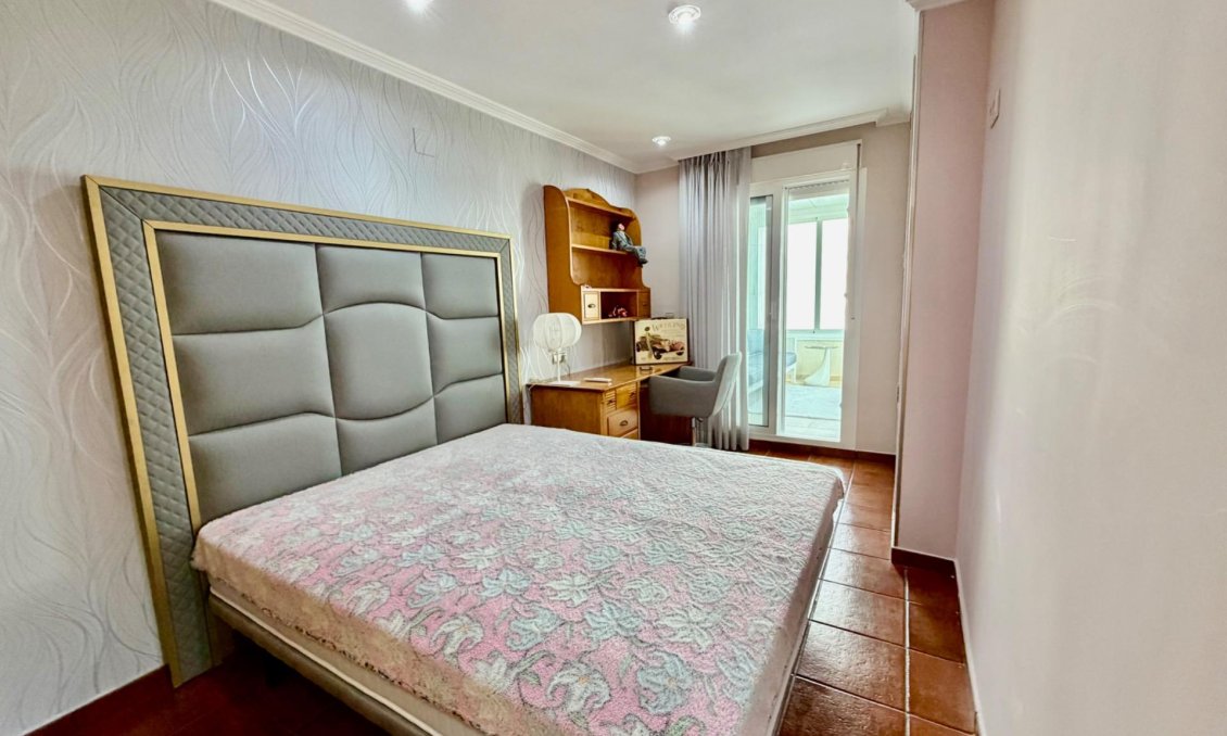 Wiederverkauf - Villa / Doppelhaushälfte -
Orihuela Costa - La Zenia