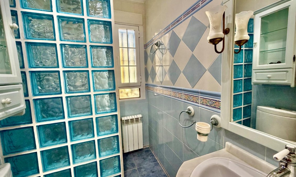 Wiederverkauf - Villa / Doppelhaushälfte -
Orihuela Costa - La Zenia