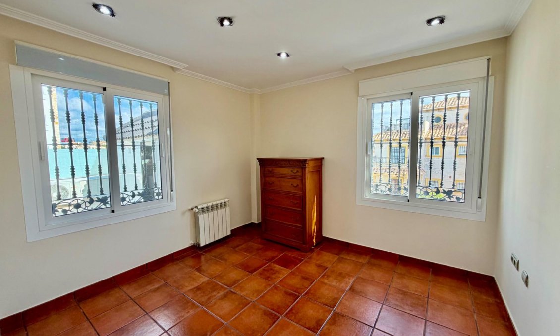 Wiederverkauf - Villa / Doppelhaushälfte -
Orihuela Costa - La Zenia