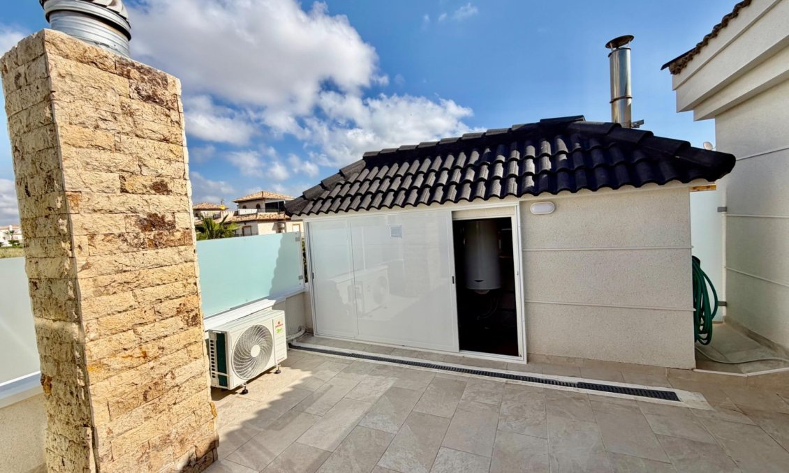 Wiederverkauf - Villa / Doppelhaushälfte -
Orihuela Costa - La Zenia