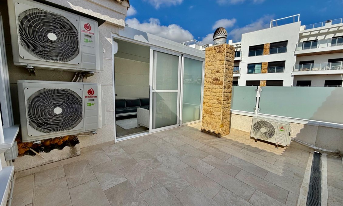 Wiederverkauf - Villa / Doppelhaushälfte -
Orihuela Costa - La Zenia